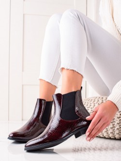 Luxusní dámské červené  kotníčkové boty na plochém podpatku