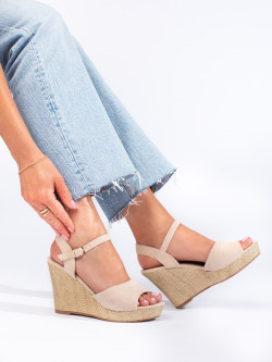 Designové hnědé  sandály dámské na klínku