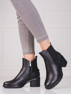 Stylové  kotníčkové boty černé dámské na širokém podpatku