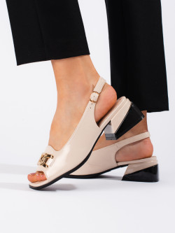 Pěkné dámské hnědé  sandály na plochém podpatku