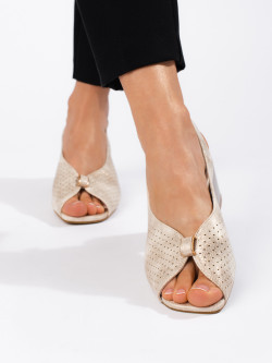 Zajímavé zlaté dámské  sandály na širokém podpatku