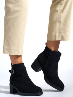 Originální černé  kotníčkové boty dámské na širokém podpatku